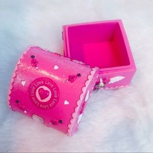 vintage 2000s claire’s jewelry box (pink love)